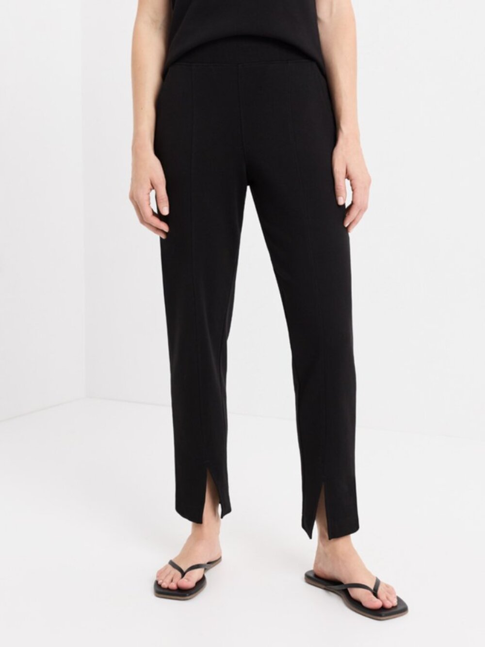 Women's Black Airplane Tapered Leg Pant L